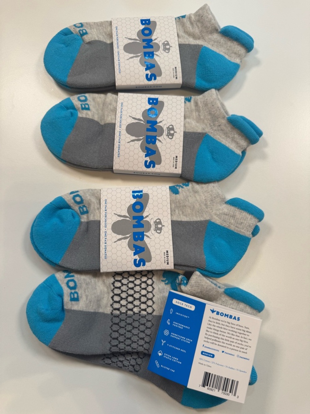 Bombas NWT Unisex 4PR total Tri-Colored Blue/Gry/Dk Gry Size: Medium